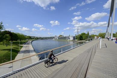 Aménagements urbains – Liège-Belgique -quais de Meuse et passerelle sur la Meuse– Moe : Greisch mandataire – Corajoud-Salliot-Taborda-FRYS-Transitec – Moa : SPW - 2010-2016