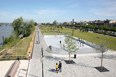 BORDEAUX – Aménagement des quais de la Garonne<BR/>équipe Moe : Corajoud-Salliot-Taborda mandataire (Y.Salliot, directeur de projet)-C.Corajoud-Atelier R- P.Gangnet- L.Duplantier, L.E.A (F.Romersa, chef de projet), JM Llorca, JFL – Moa : CUB